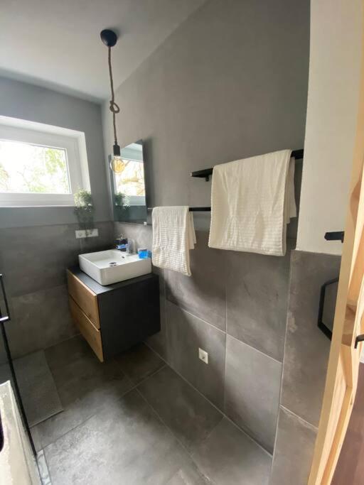 Gemuetliche Wohnung -Schwarzwald Neuweiler  Экстерьер фото