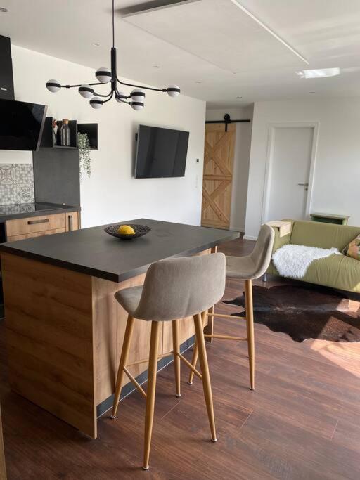 Gemuetliche Wohnung -Schwarzwald Neuweiler  Экстерьер фото